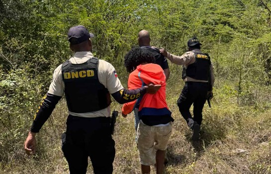 Arrestan a dos hombres y ocupan coca&iacute;na, marihuana y m&aacute;s de 150 dosis de crack en Boca Chica