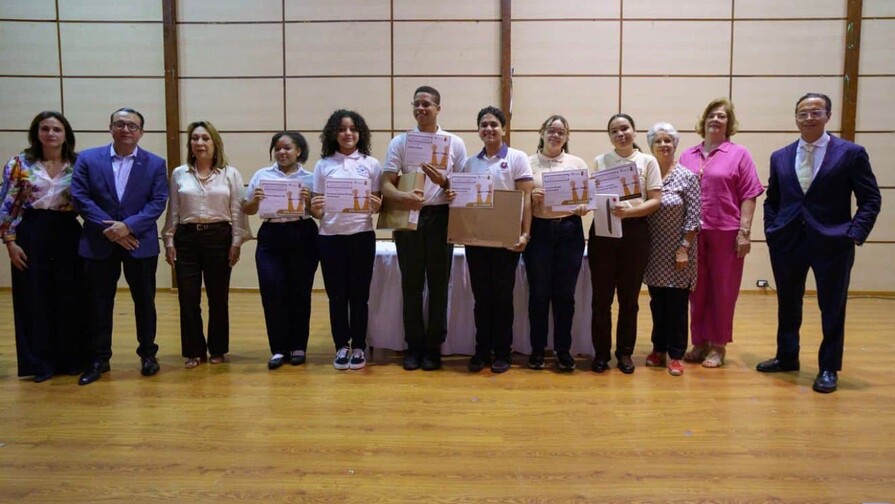 Reconocen a estudiantes ganadores del séptimo Concurso de Ensayos por la Libertad Reconocen a estudiantes ganadores del séptimo Concurso de Ensayos por la Libertad