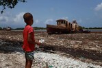 El sargazo en descomposición envuelve al malecón de Barahona en un hedor inaguantable El sargazo en descomposición envuelve al malecón de Barahona en un hedor inaguantable