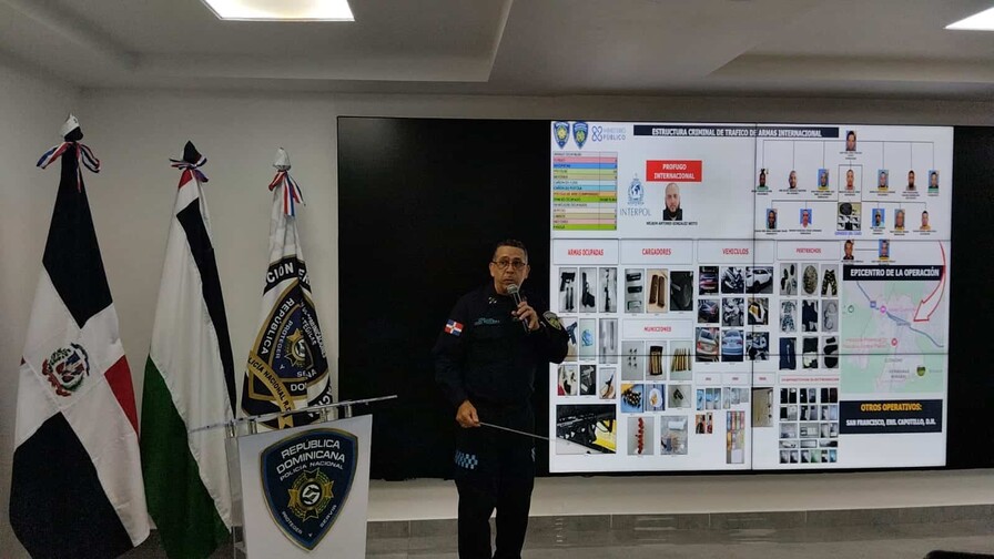 La Policía desarticula red internacional de tráfico de armas y arresta a 14 personas La Policía desarticula red internacional de tráfico de armas y arresta a 14 personas