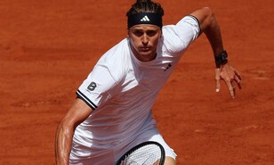 Alexander Zverev impone su jerarqu&iacute;a ante Rafael J&oacute;dar y pasa a semifinales de Roland Garros