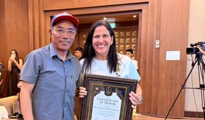 Thais Herrera recibe reconocimiento internacional en cumbre mundial de monta&ntilde;ismo en Nepal