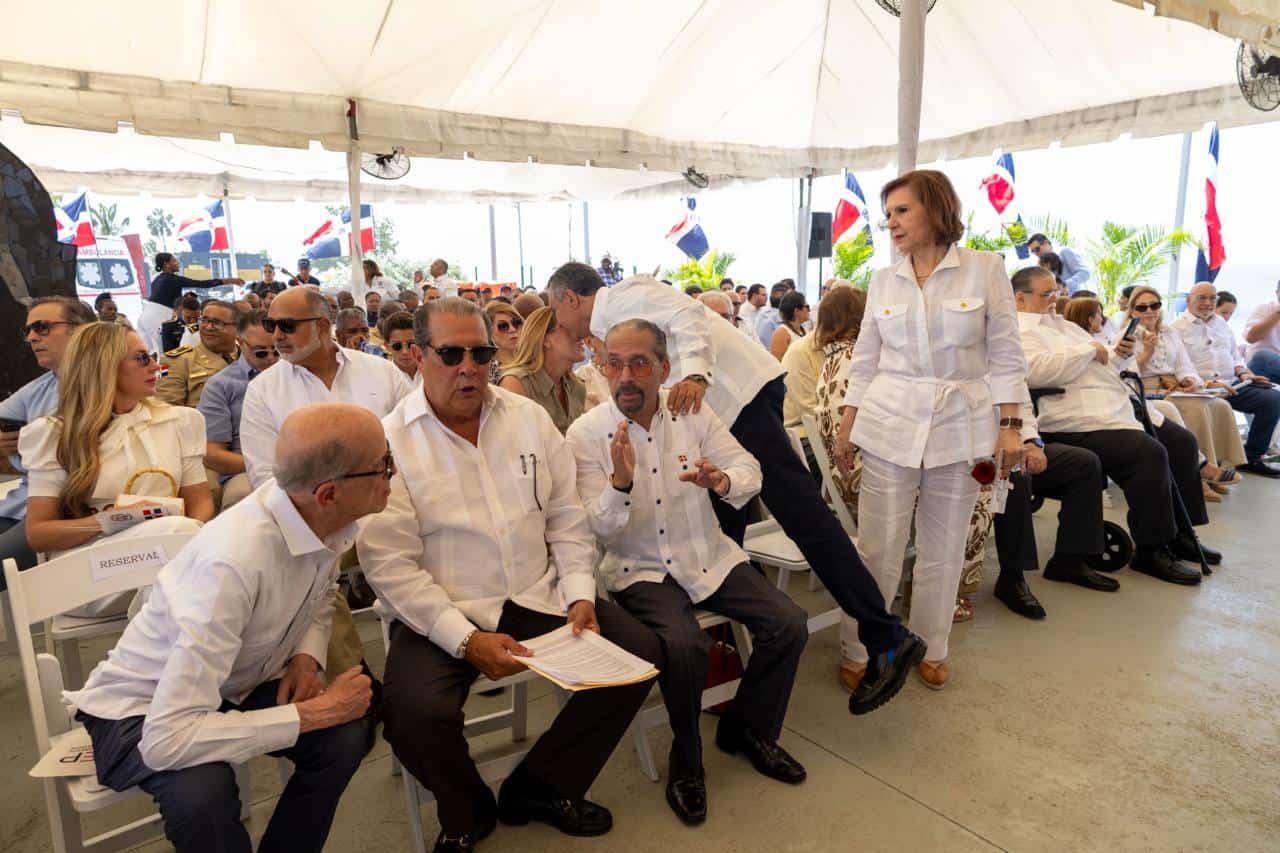 Amigos y descendientes de los hérores del 30 de mayo, durante el acto. (DARE COLLADO)