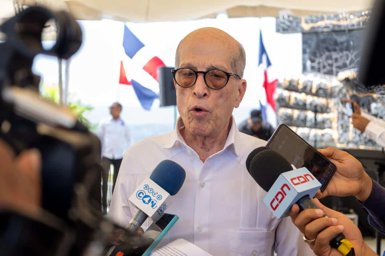 El historiador Max Puig destacó el legado de los hérores que dieron sus vidas por la libertad del país. (DARE COLLADO)