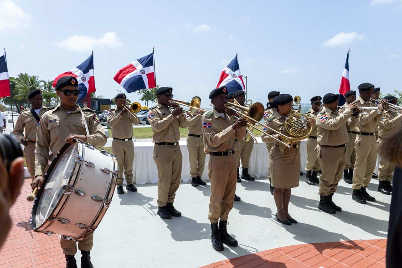 La interpretación del Himno Nacional a cargo de la Banda de Música del Ministerio de Defensa. (DARE COLLADO)