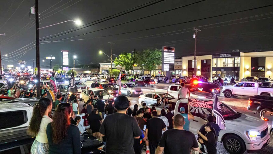 VIDEO| Celebraciones masivas en San Antonio tras la clasificación de los Spurs a la final de la NBA VIDEO| Celebraciones masivas en San Antonio tras la clasificación de los Spurs a la final de la NBA
