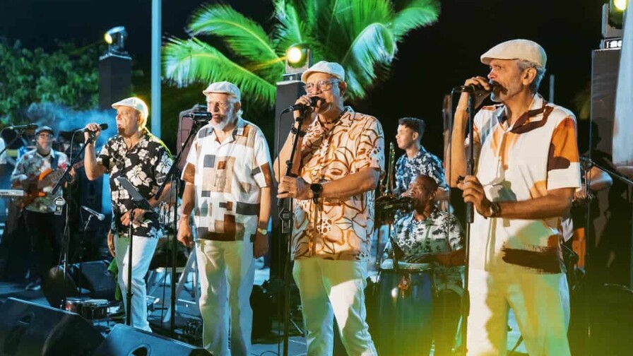 Carolina Mejía celebra el Día de las Madres con concierto del Grupo Bonyé Carolina Mejía celebra el Día de las Madres con concierto del Grupo Bonyé
