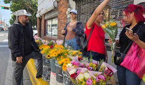 D&iacute;a de las Madres dinamiza la actividad comercial y visitas a cementerios en Santiago