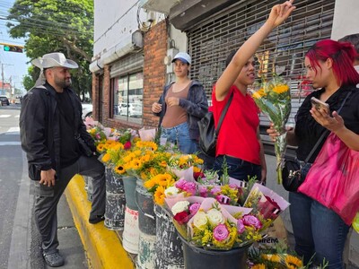 Día de las Madres dinamiza comercios y visita a cementerios