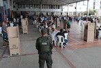Colombia cierra los colegios electorales y empieza el conteo de los votos para presidente Colombia cierra los colegios electorales y empieza el conteo de los votos para presidente