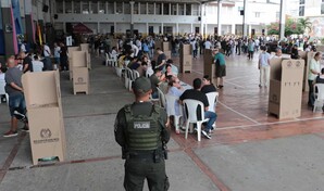 Colombia cierra los colegios electorales y empieza el conteo de los votos para presidente