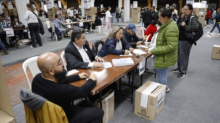 Las elecciones presidenciales de Colombia transcurren sin incidencias a mitad de jornada Las elecciones presidenciales de Colombia transcurren sin incidencias a mitad de jornada