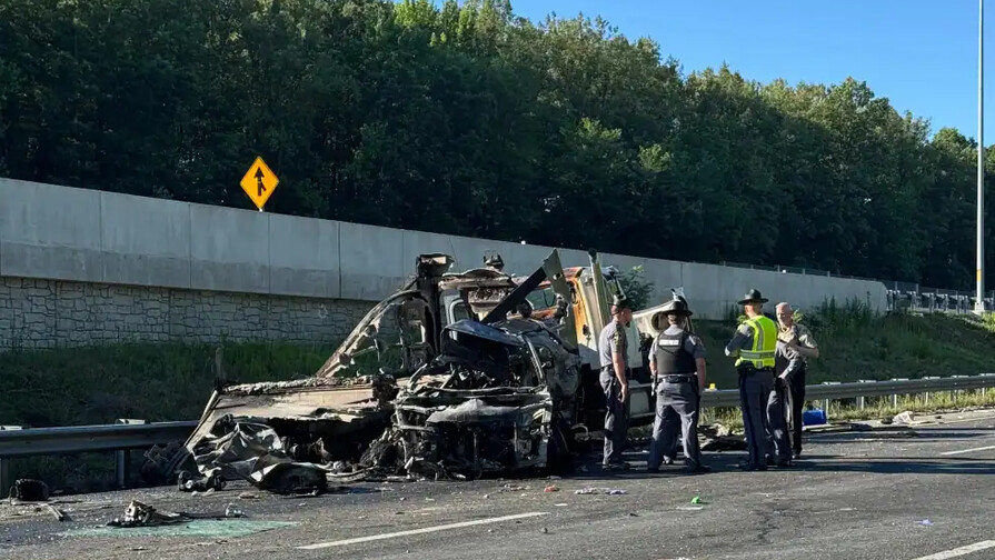 Familia que viajaba a una boda muere en accidente de autob&uacute;s en Virginia; conductor enfrenta cargos