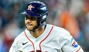 Jeremy Pe&ntilde;a dispara su tercer jonr&oacute;n en cinco juegos y Astros superan a los Cerveceros