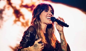 Kany Garc&iacute;a revela enfermedad que afecta su columna vertebral