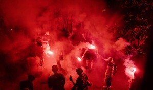 M&aacute;s de 400 detenidos y siete polic&iacute;as heridos durante las celebraciones del PSG en Francia