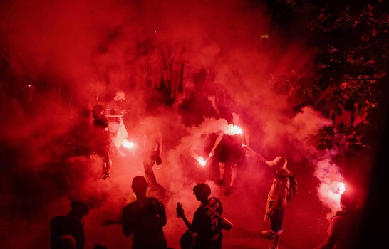M&aacute;s de 400 detenidos y siete polic&iacute;as heridos durante las celebraciones del PSG en Francia