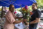 Con flores y velones más costosos, dominicanos recuerdan a sus madres fallecidas Con flores y velones más costosos, dominicanos recuerdan a sus madres fallecidas