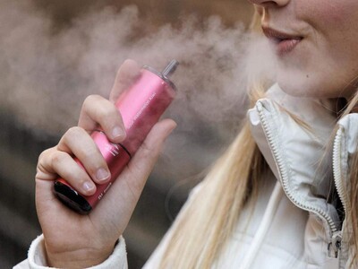 Alertan por peligro de sabores y diseños de cigarrillos electrónicos