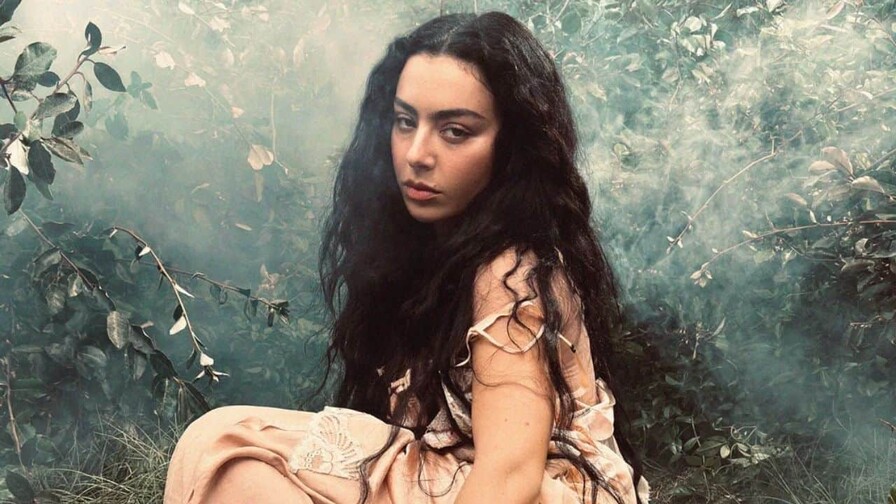 Charli XCX anuncia su álbum Music, Fashion, Film, con Marc Jacobs y Scorsese en portada Charli XCX anuncia su álbum Music, Fashion, Film, con Marc Jacobs y Scorsese en portada