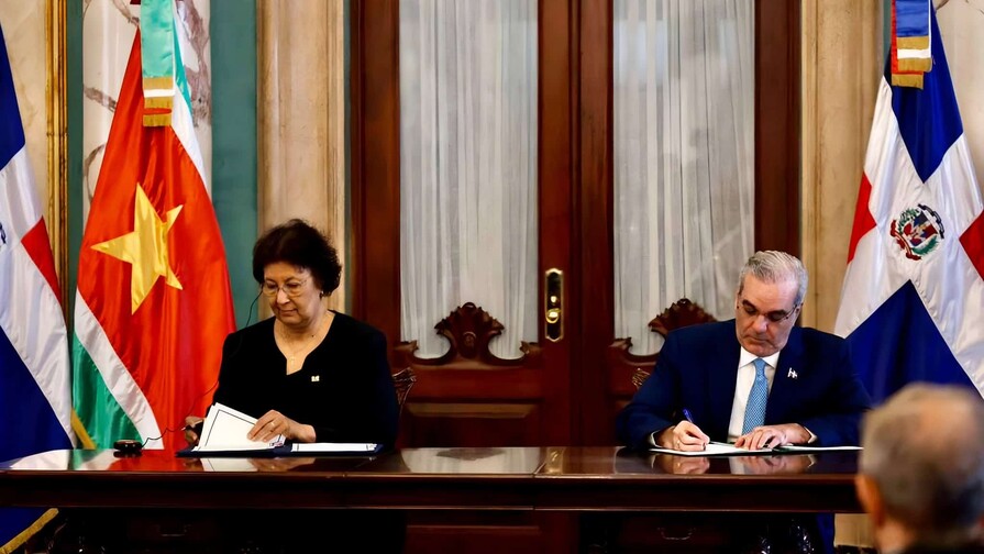 Surinam busca aprender del modelo turístico dominicano y ampliar cooperación bilateral Surinam busca aprender del modelo turístico dominicano y ampliar cooperación bilateral