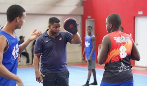 Atletas ol&iacute;mpicos y panamericanos se involucran en Escuelas abiertas y activas" de Inefi