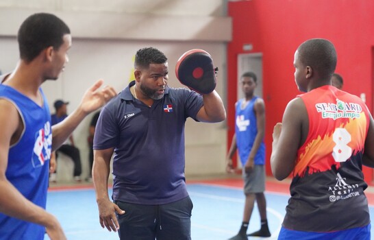 Atletas ol&iacute;mpicos y panamericanos se involucran en Escuelas abiertas y activas" de Inefi