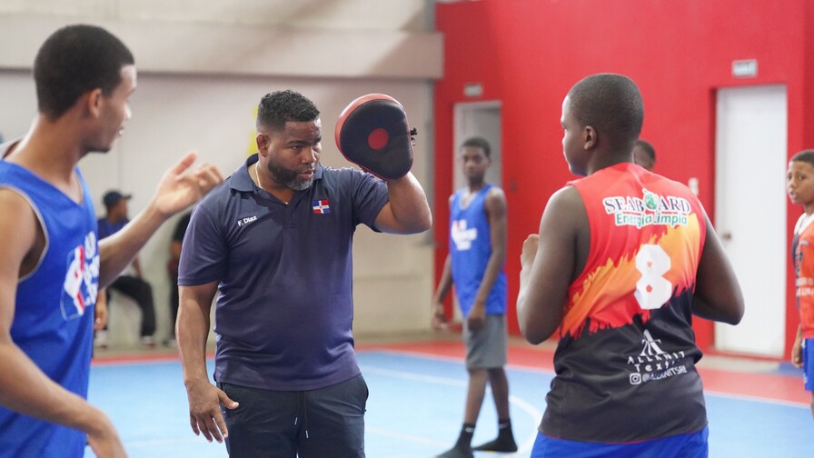 Atletas olímpicos y panamericanos se involucran en Escuelas abiertas y activas" de Inefi Atletas olímpicos y panamericanos se involucran en Escuelas abiertas y activas" de Inefi