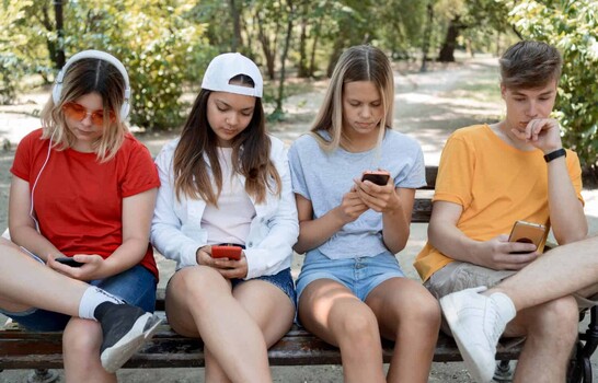 Un estudio revela que cerca del 50 % de los j&oacute;venes cree que la IA facilitar&aacute; su felicidad amorosa