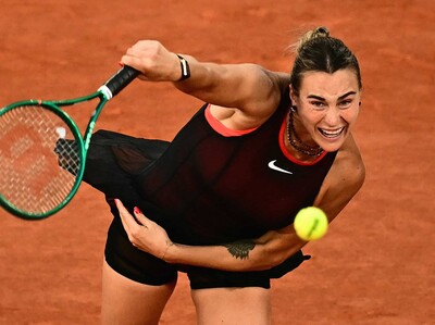Roland Garros: Sabalenka gana a Osaka y avanza a cuartos de final