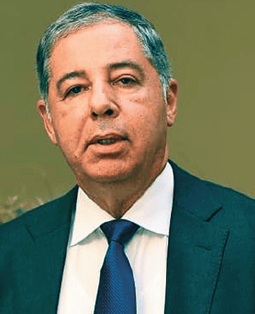 Exministro de Hacienda. Alegadamente participó “en delitos de soborno, desfalco, estafa contra el Estado”, facilitando el pago de  “41,185,964,839.76 pesos de los fondos públicos”, en “provecho de la organización criminal”. 