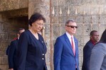 Presidenta de Surinam y el canciller Álvarez depositan ofrenda floral en el Altar de la Patria Presidenta de Surinam y el canciller Álvarez depositan ofrenda floral en el Altar de la Patria