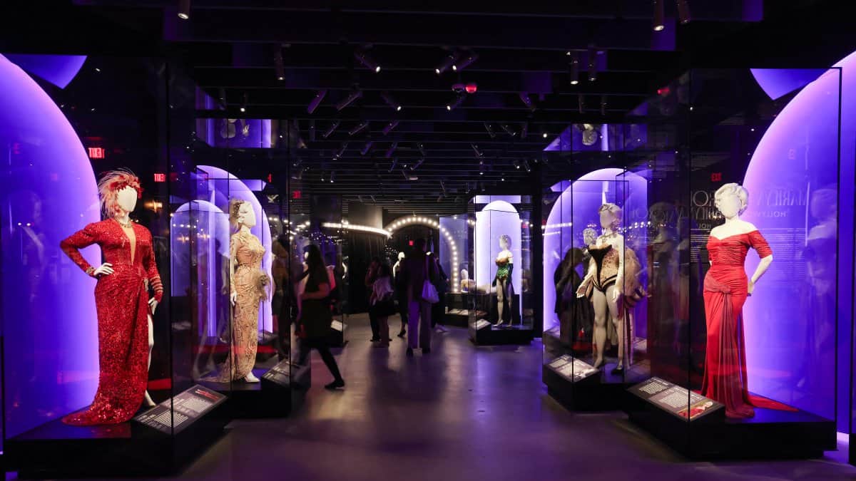 Fotografía de la agencioa EFE que muestra parte de los vestuarios usados por Marilyn Monroe.