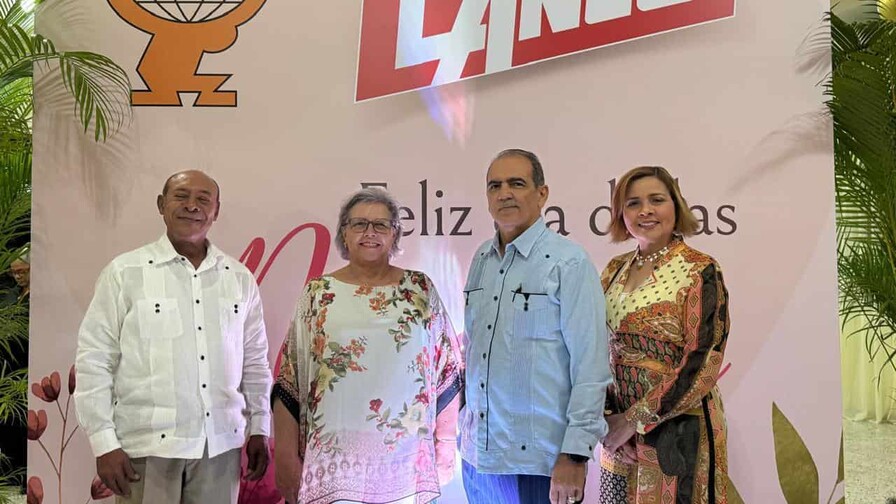 Ferreteros reconocen a madres destacadas Ferreteros reconocen a madres destacadas