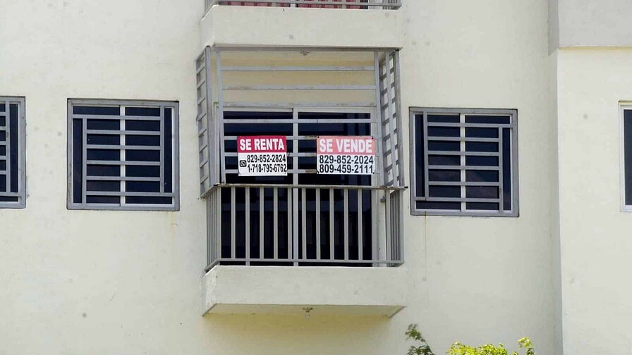 Gobernadora de Santiago denuncia venta irregular de apartamentos estatales en Hato del Yaque