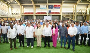 El IAD inicia en Azua plan de titulaci&oacute;n que beneficiar&aacute; a m&aacute;s de 4,000 parceleros
