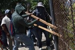 Maestros mexicanos realizan actos violentos y bloqueos en medio de diálogo con Gobierno