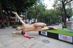Maestros mexicanos derriban estatuas del Mundial de Fútbol en medio de protestas Maestros mexicanos derriban estatuas del Mundial de Fútbol en medio de protestas