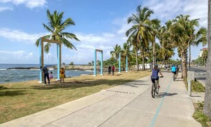 Cr&oacute;nica del mar que abraza la ciudad