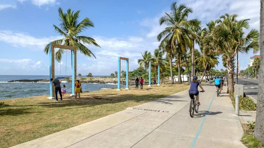Crónica del mar que abraza la ciudad Crónica del mar que abraza la ciudad