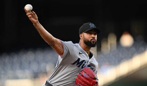 Los Marlins rompen su racha de derrotas con s&oacute;lido pitcheo de Alc&aacute;ntara y festival de jonrones