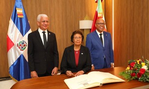La presidenta de Surinam propone alianza con RD ante vulnerabilidad clim&aacute;tica