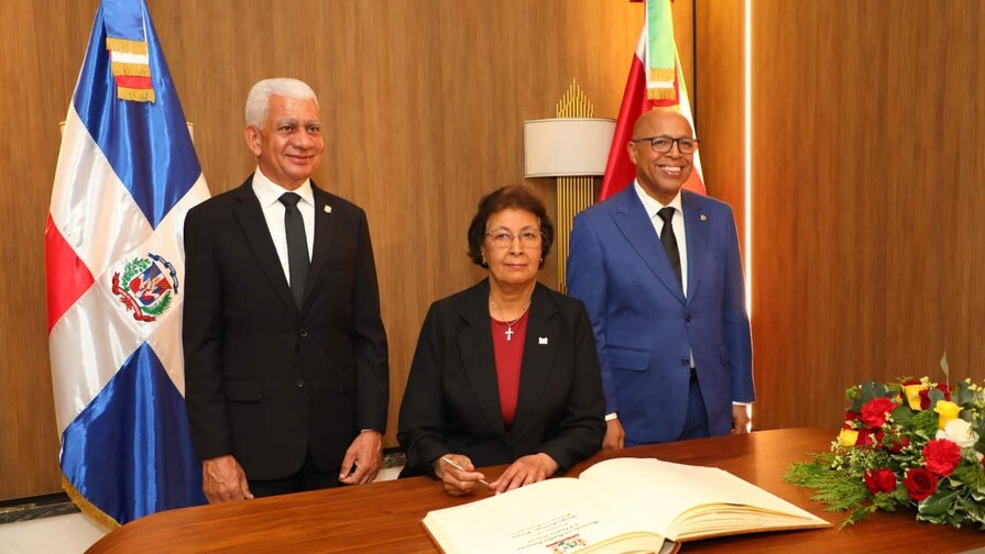 La presidenta de Surinam propone alianza con RD ante vulnerabilidad climática La presidenta de Surinam propone alianza con RD ante vulnerabilidad climática