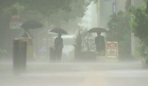Quince heridos en Jap&oacute;n por poderosa tormenta tropical que se dirige a Tokio