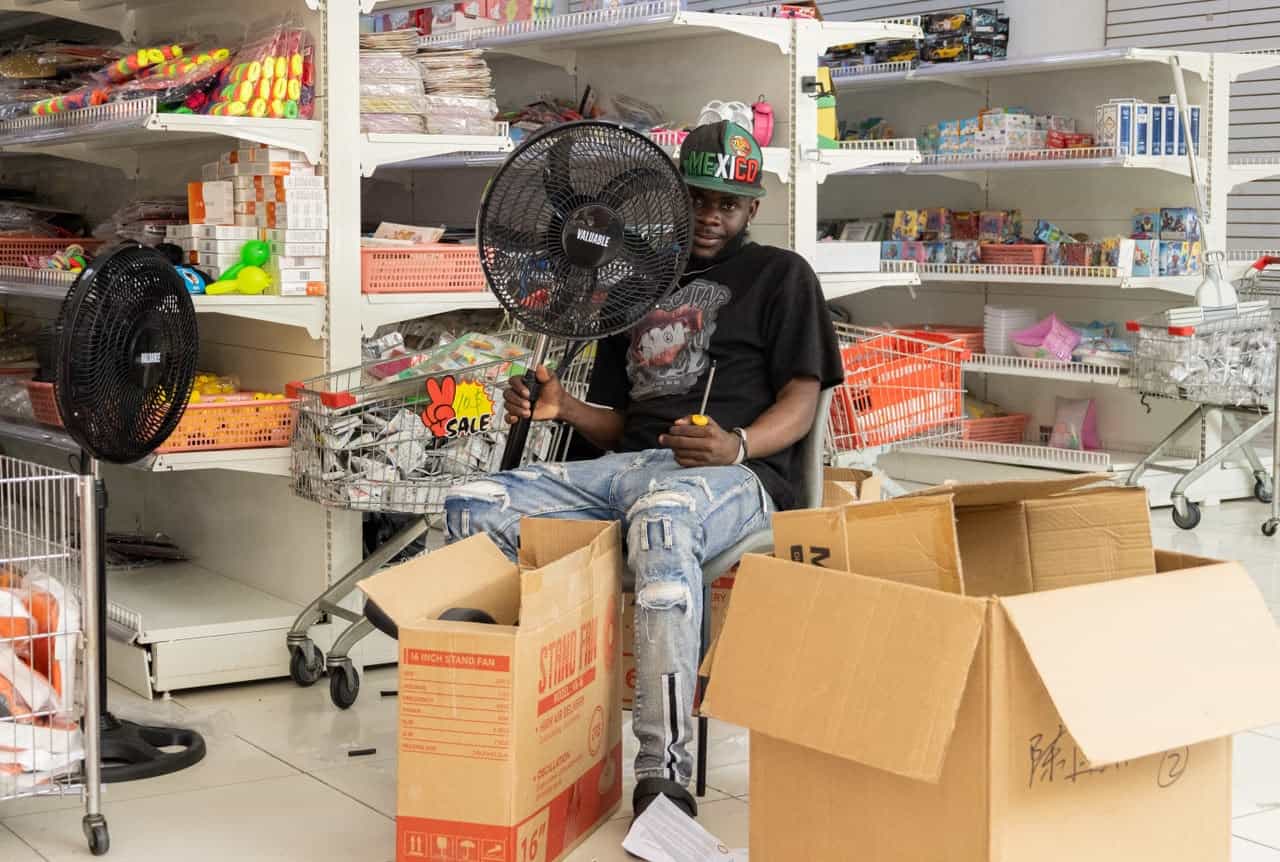 Tienda que ahora vende abanicos.