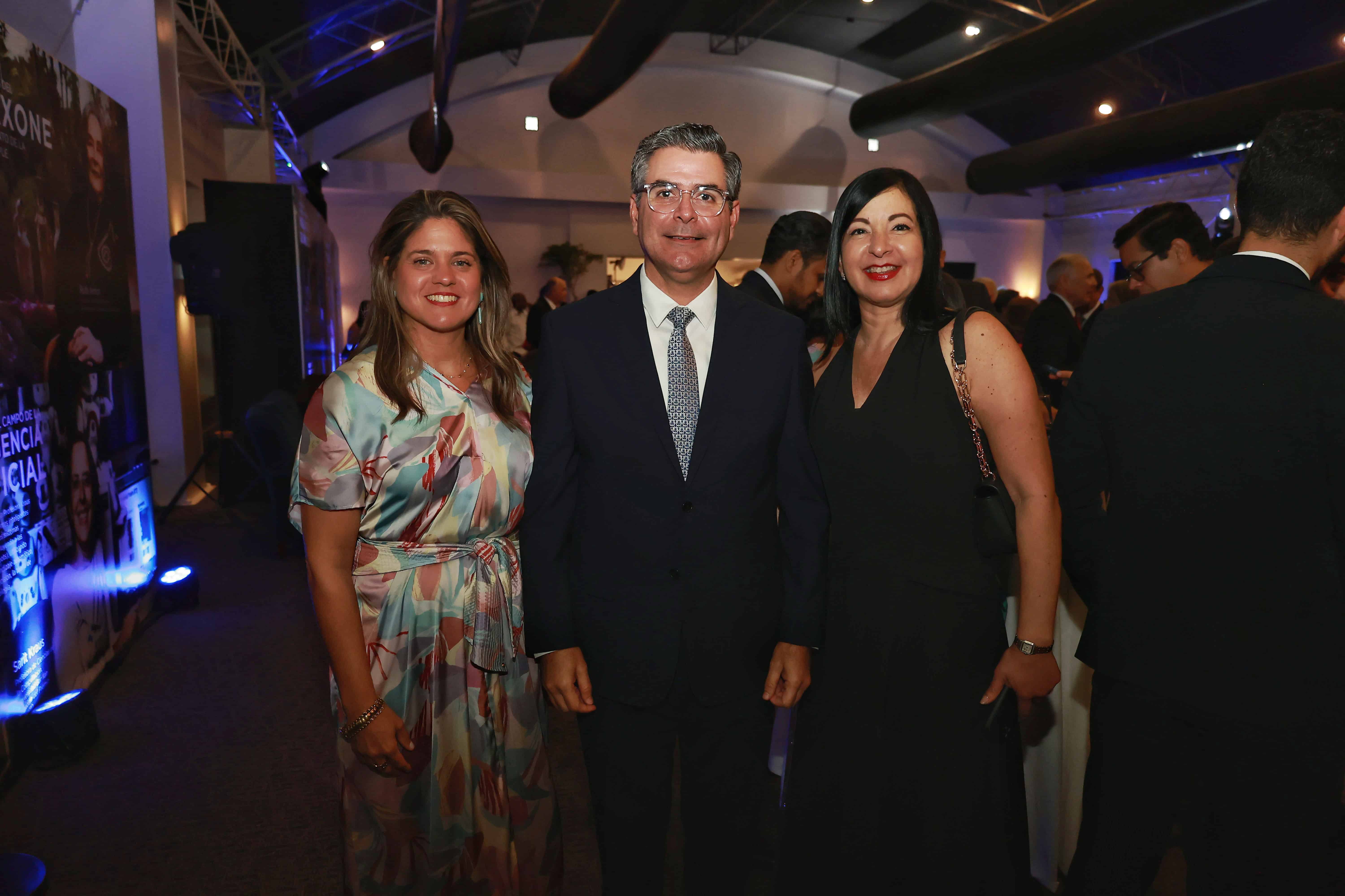 Mily Fernández, Juan José Portorrel y Rossy Pou.