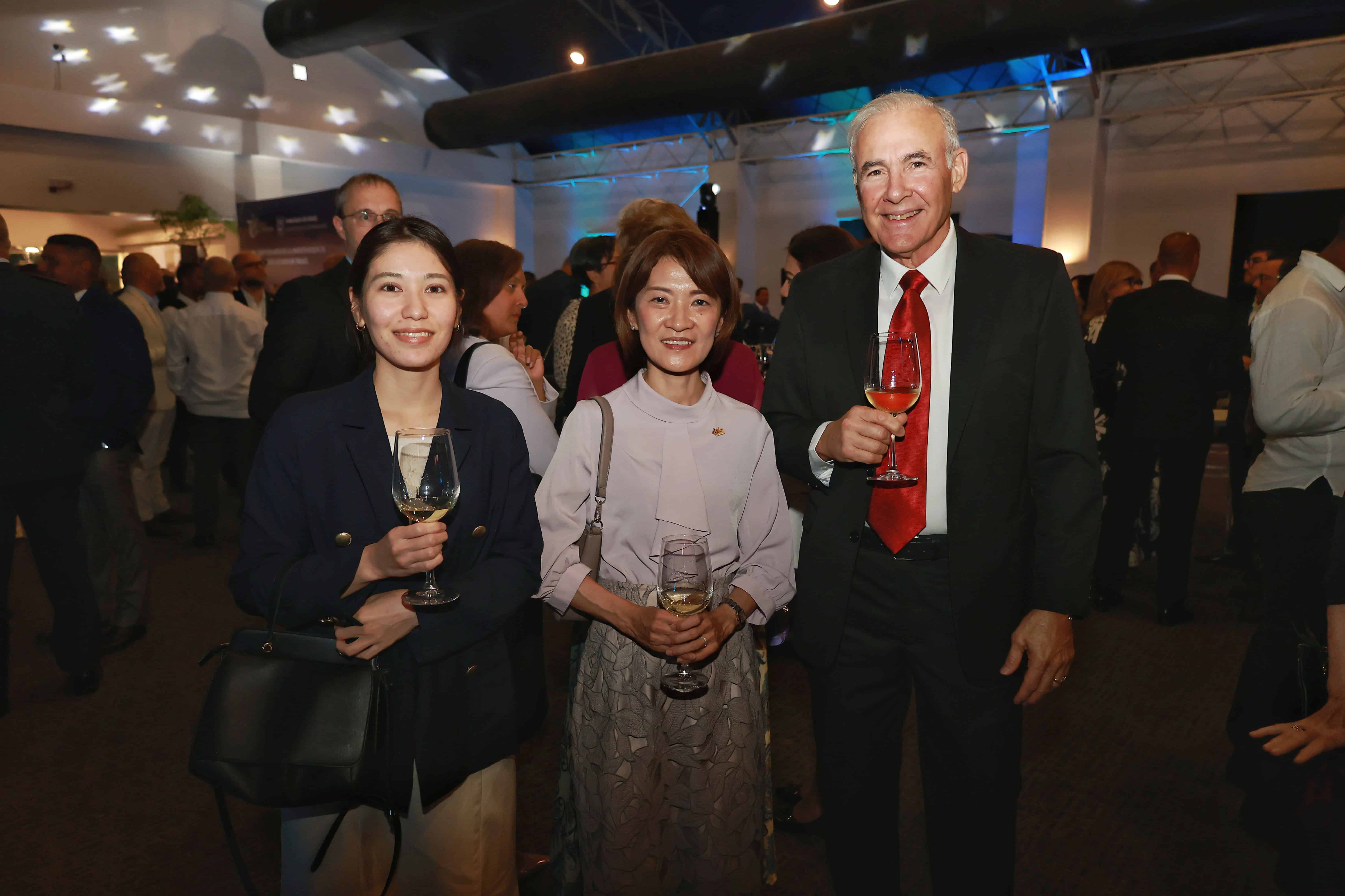 Remi Uema, Fumiyo Tsuda y Ricardo Delmonte.