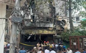 Al menos una veintena de muertos por un incendio en un hotel de la capital de India