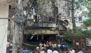 Al menos una veintena de muertos por un incendio en un hotel de la capital de India