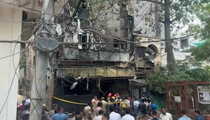 Al menos una veintena de muertos por un incendio en un hotel de la capital de India